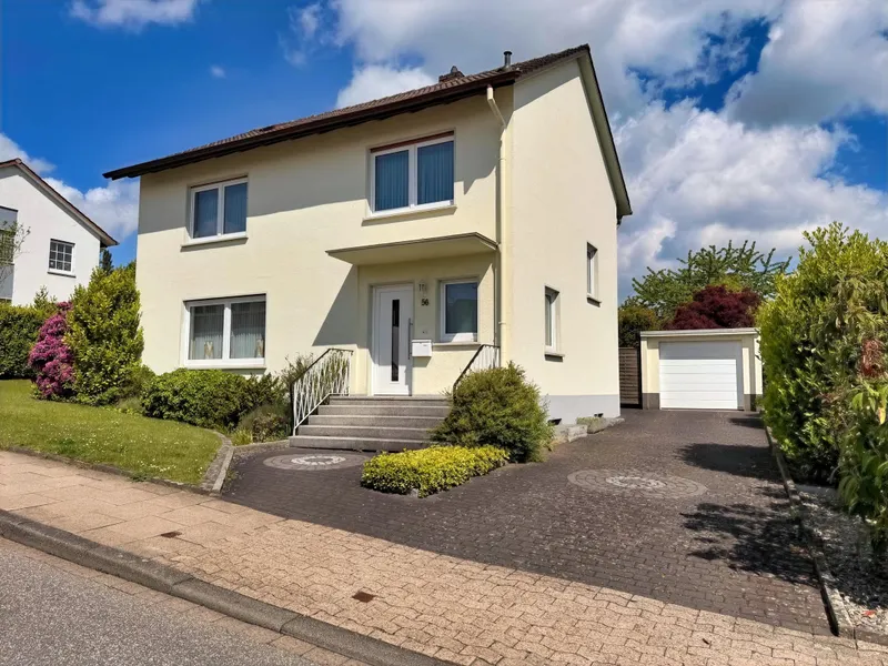 Eingangsbereich mit Garage
