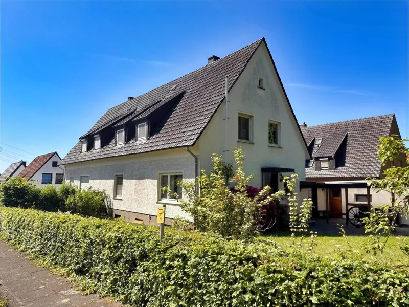 seitliche Hausansicht