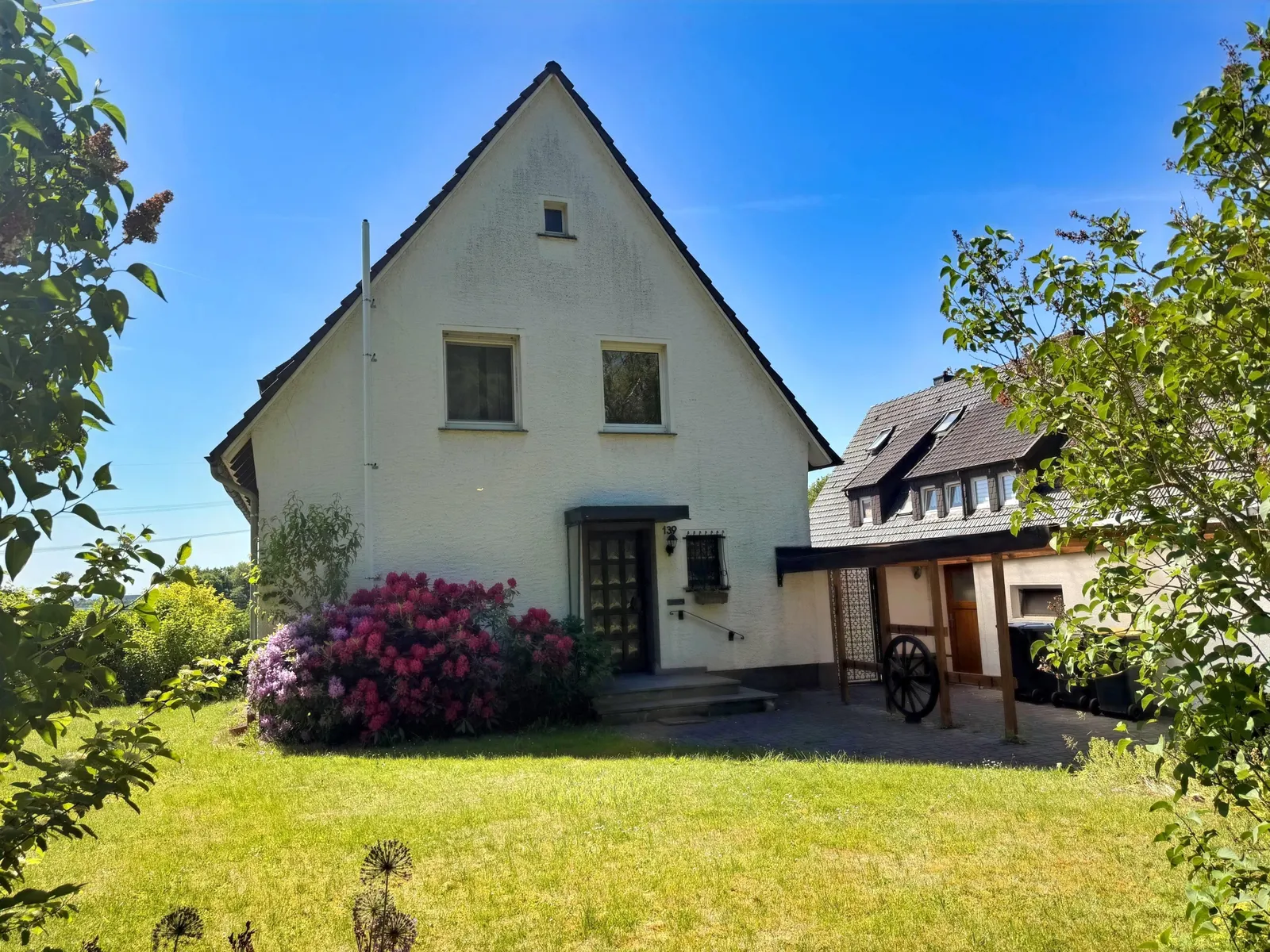Hausfront mit Eingang