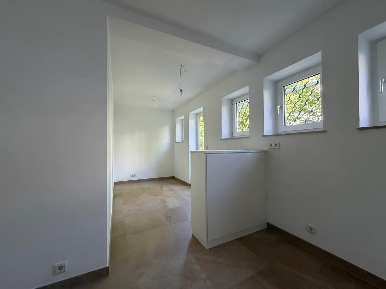 Küche mit Zugang zur Terrasse