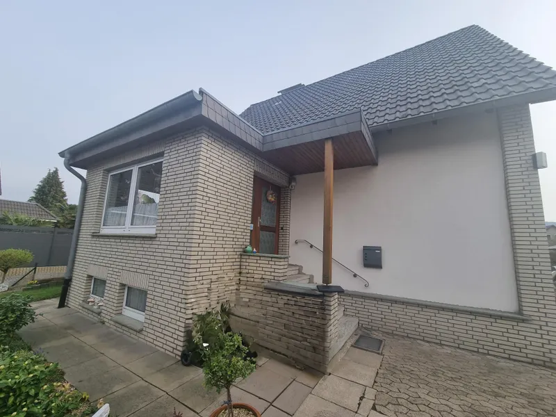 Ansicht mit Hauseingang