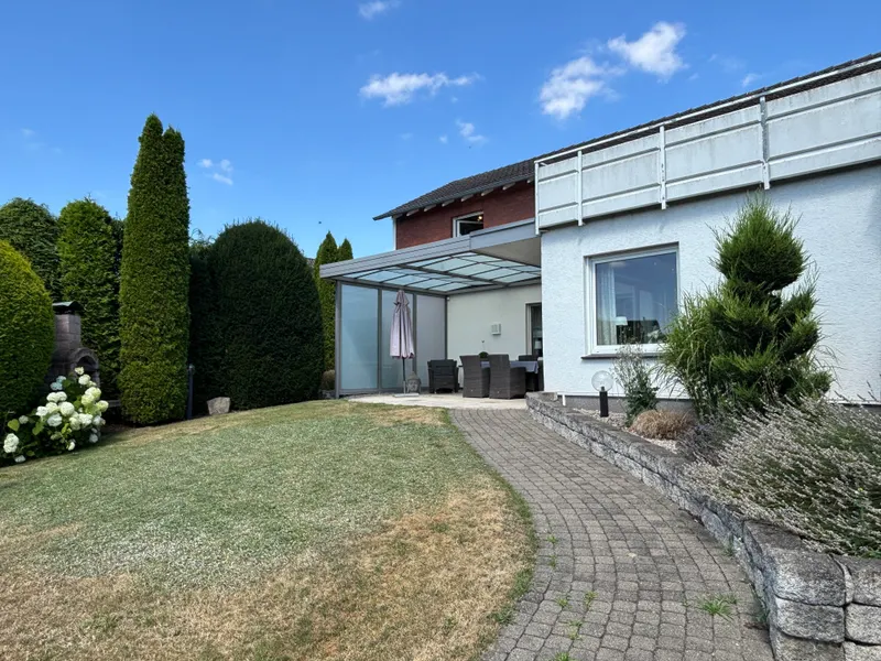 Garten mit Blick zur Terrasse