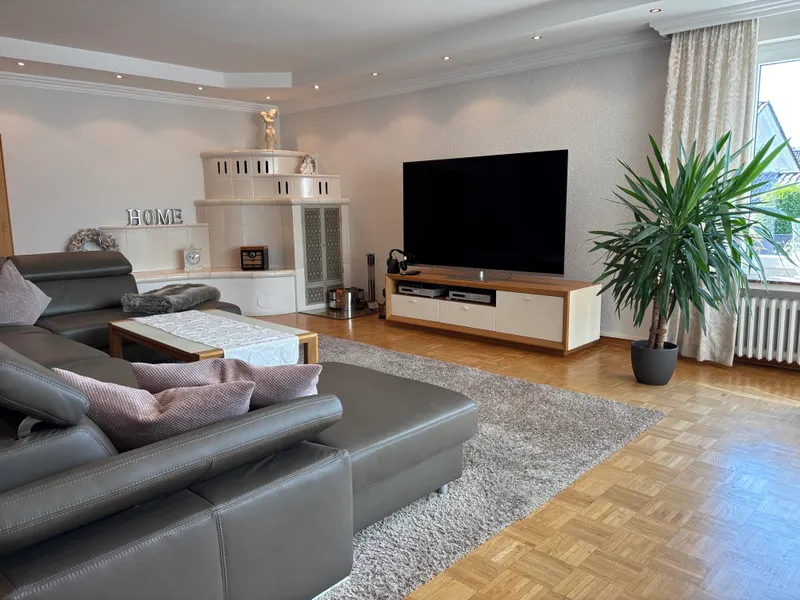 Wohnzimmer mit Kachelofen