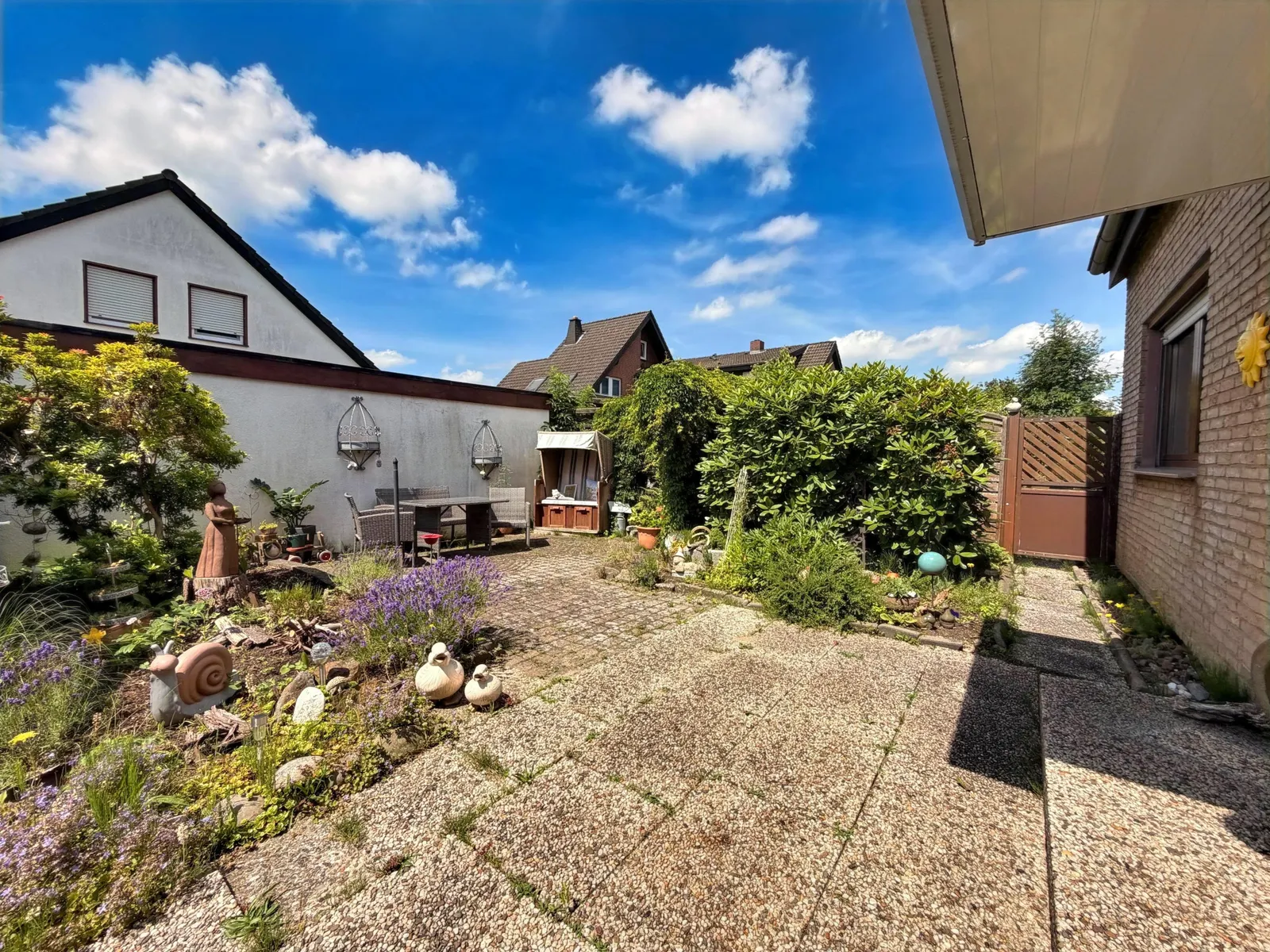 zweite Terrasse vor dem Haus
