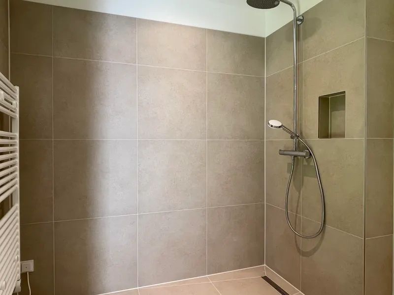 Bad mit bodengleicher Dusche
