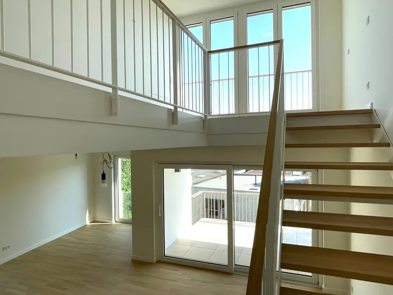Offene Treppe zum Dachgeschoss