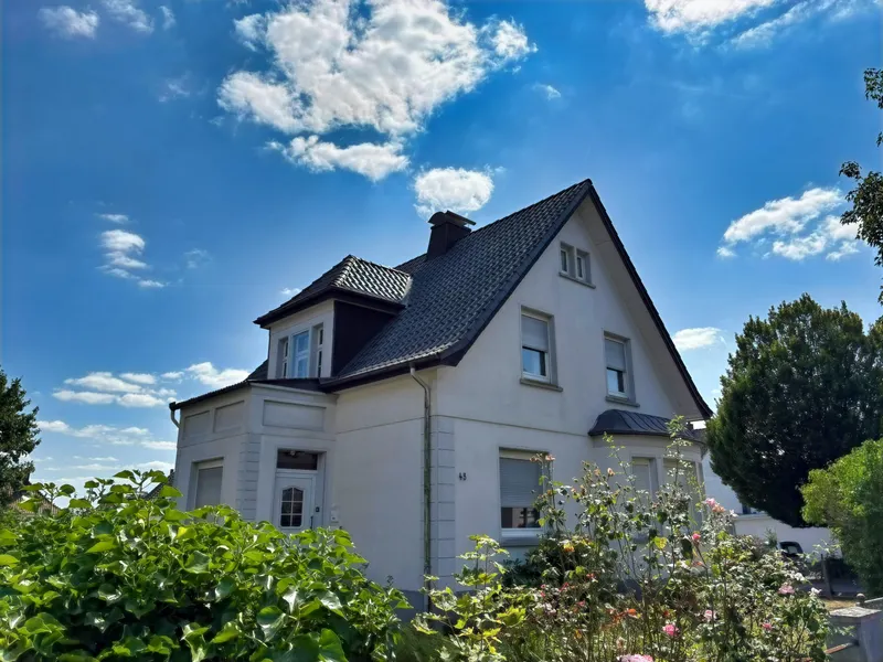 Vorderansicht mit Hauseingang
