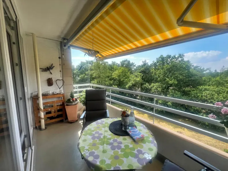 Balkon mit Markise