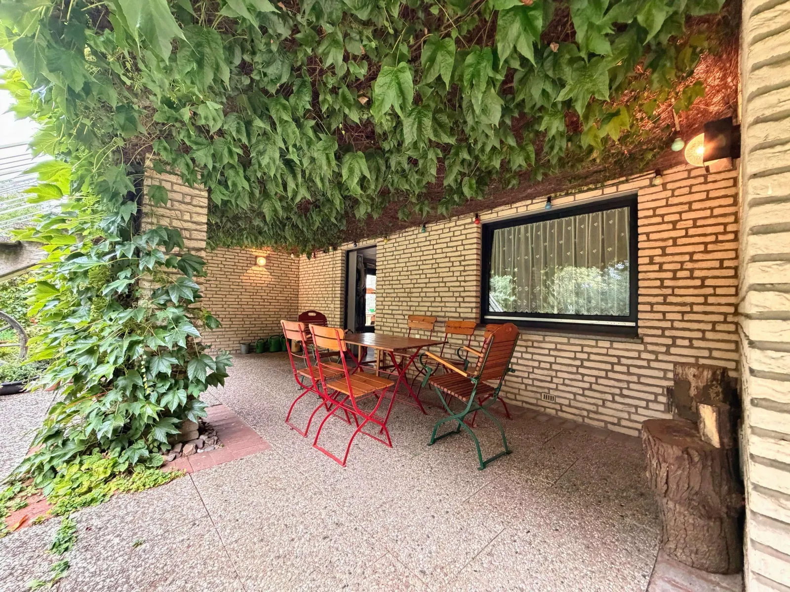 Terrasse im Souterrain