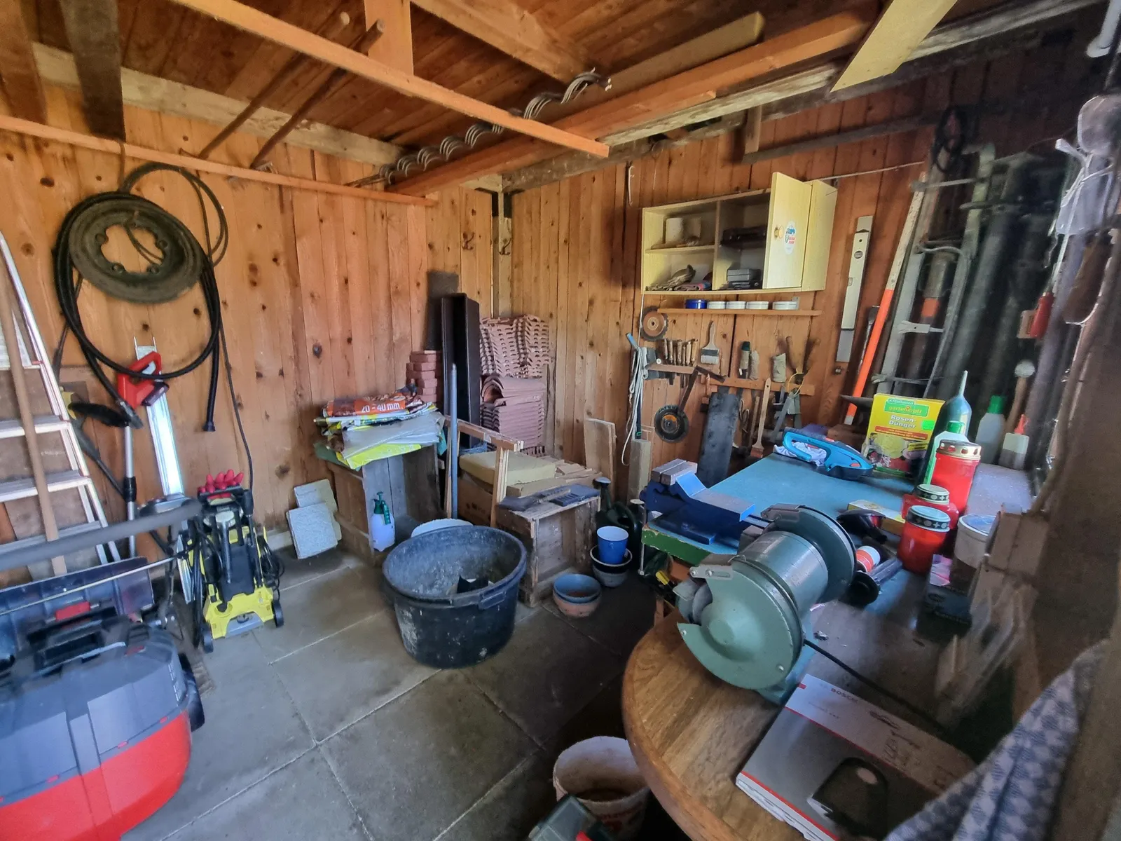 Schuppen mit Werkstatt