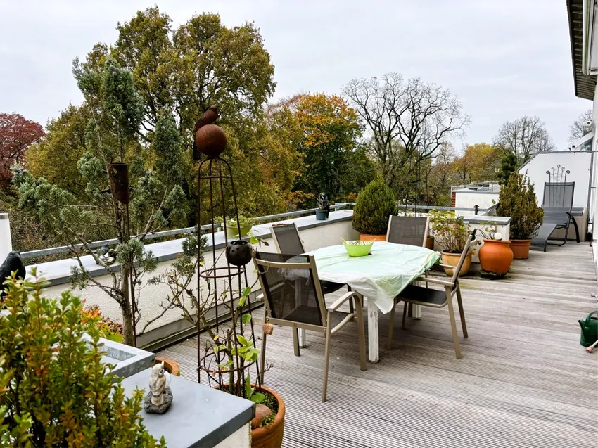 großzügige Dachterrasse