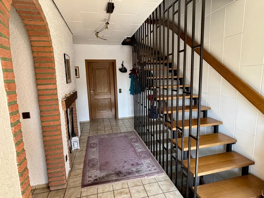 Eingangsdiele mit Treppe