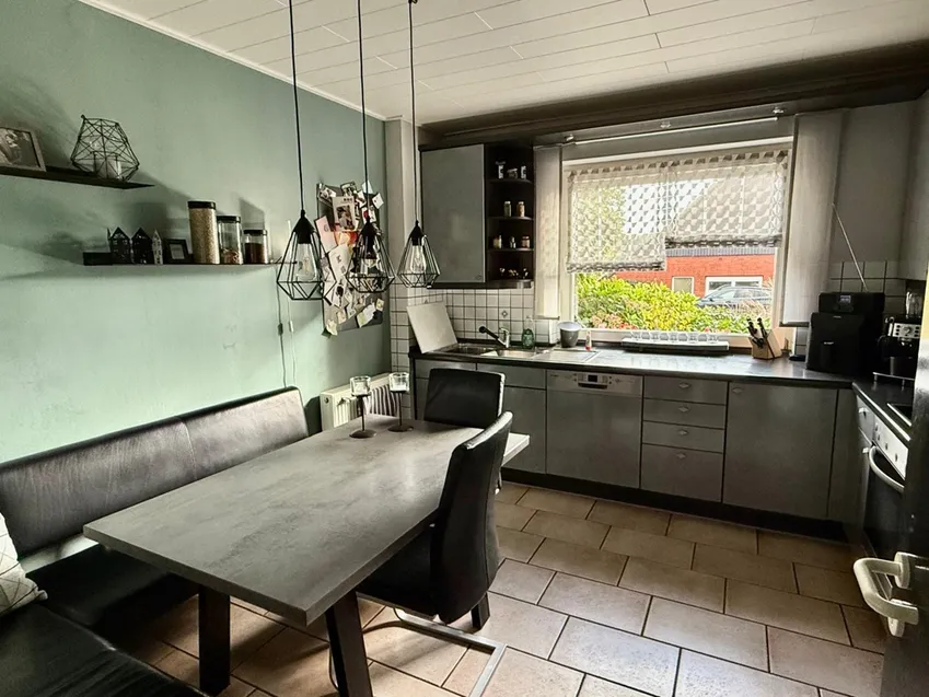 Küche mit Essbereich