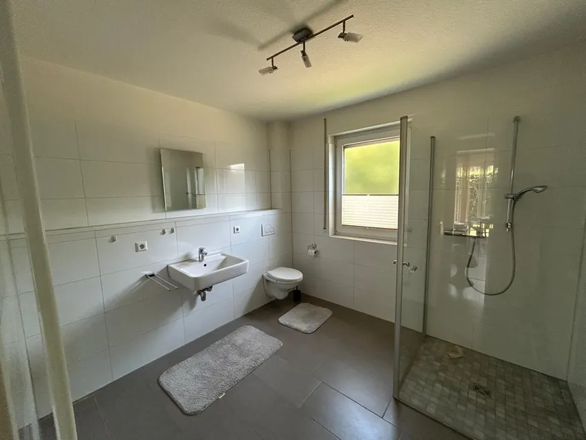 modernes Duschbad