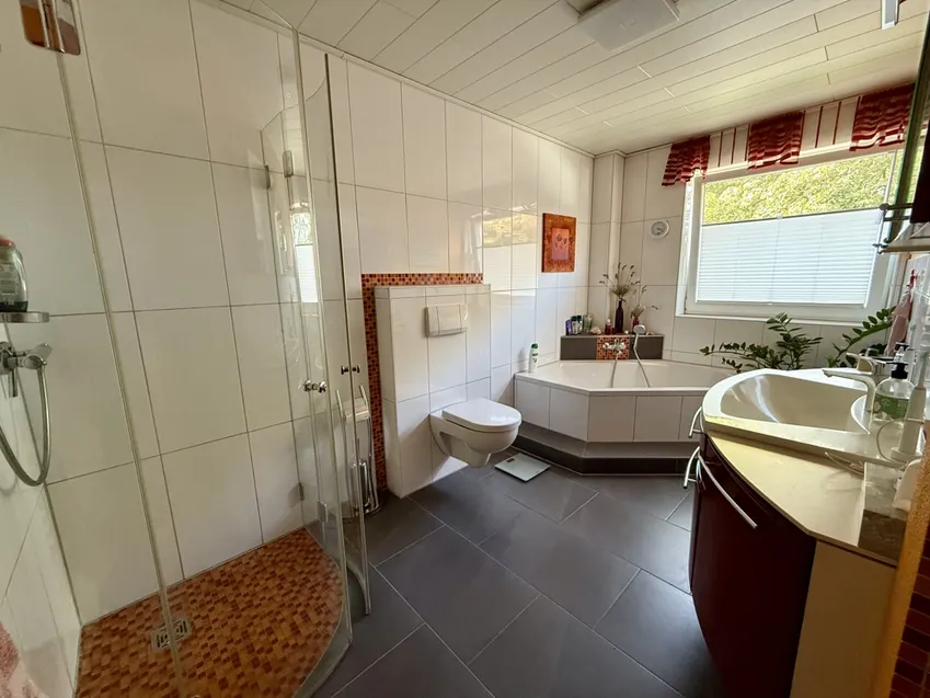 modernes Badezimmer