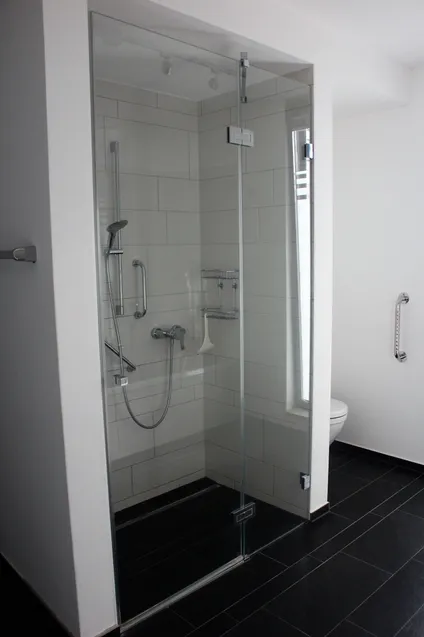 ... mit bodentiefer Dusche