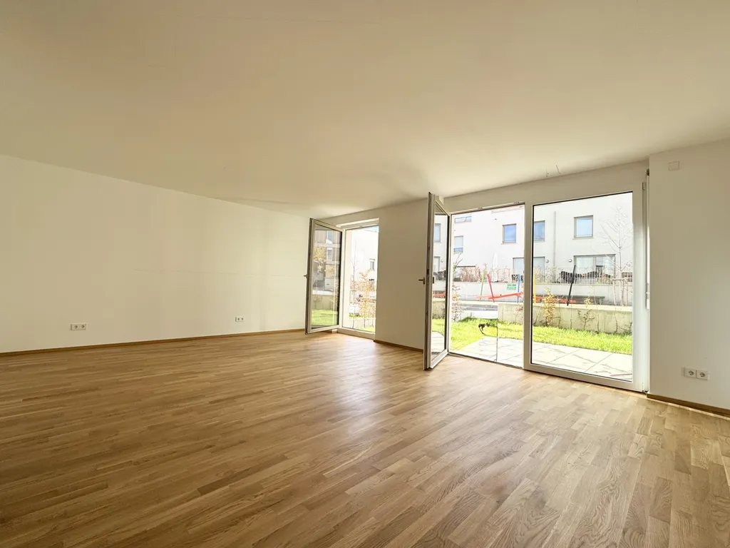 Wohn- und Esszimmer mit offener Küche