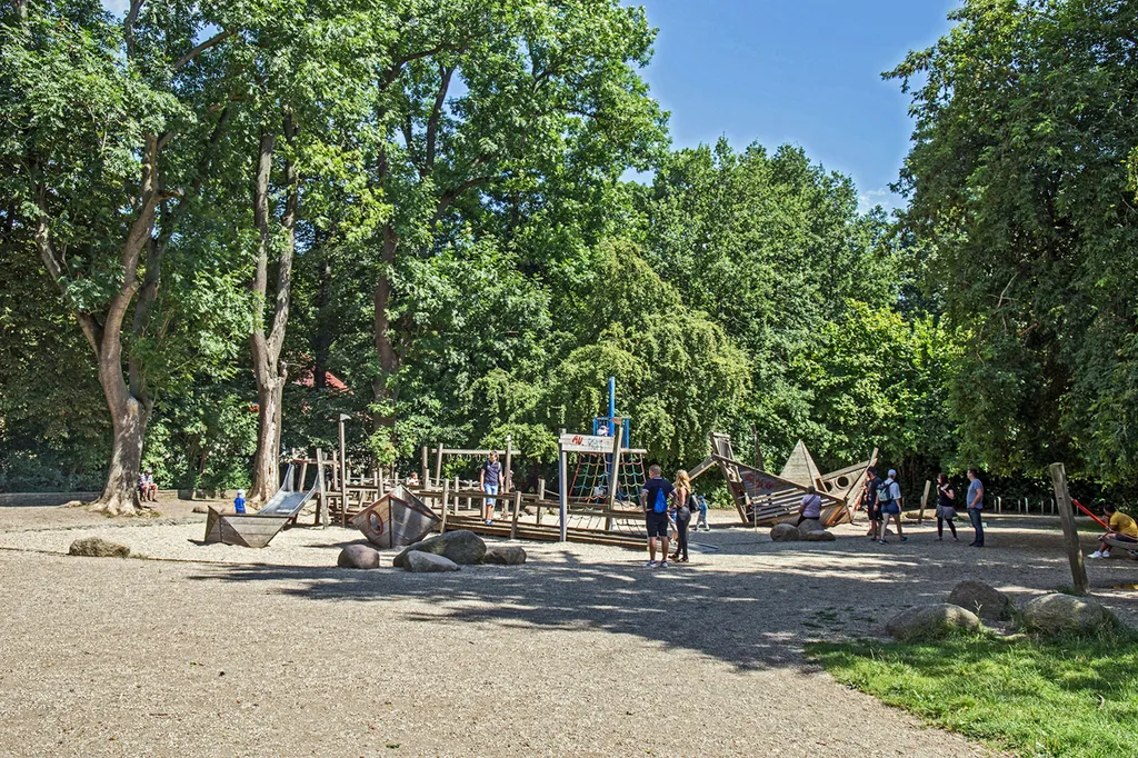 header-bildlexikon-leipzig_8-Leipzig-Auensee-BILDLEXIKON-LEIPZIG-Stadtgeschichte-Foto_Original (kommerz. Nutzung)_5a818182_