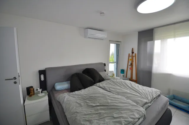 Schlafzimmer Eltern mit Zugang zum Balkon