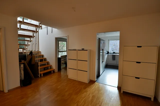 Flur und Aufgang zur Galerie