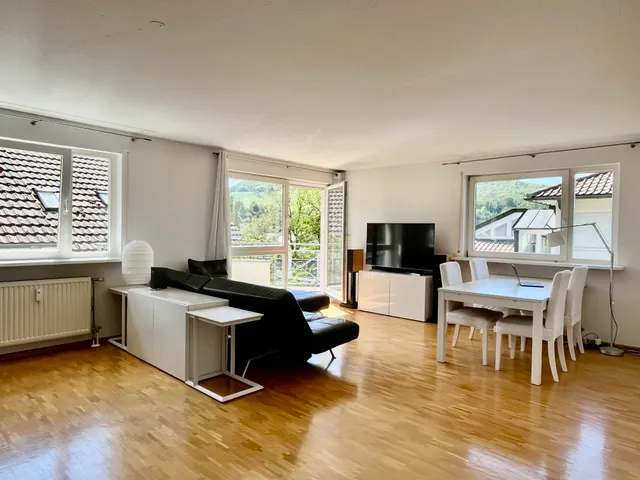 Wohn-/Essbereich mit Balkon