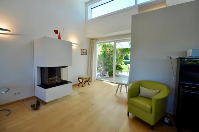 Kamin und Terrassenzugang