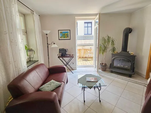 Wartebereich OG mit Zugang zur Terrasse