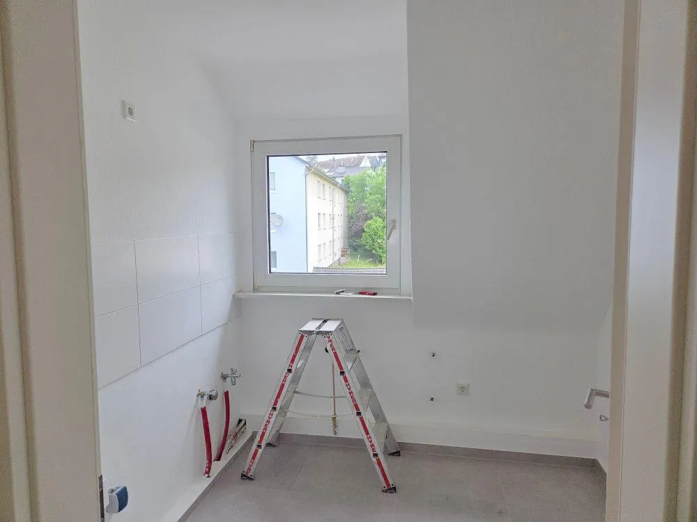*** Erstbezug nach Modernisierung ! *** Helle 3-Zi-Dachgeschoss-Wohnung - Photo 2