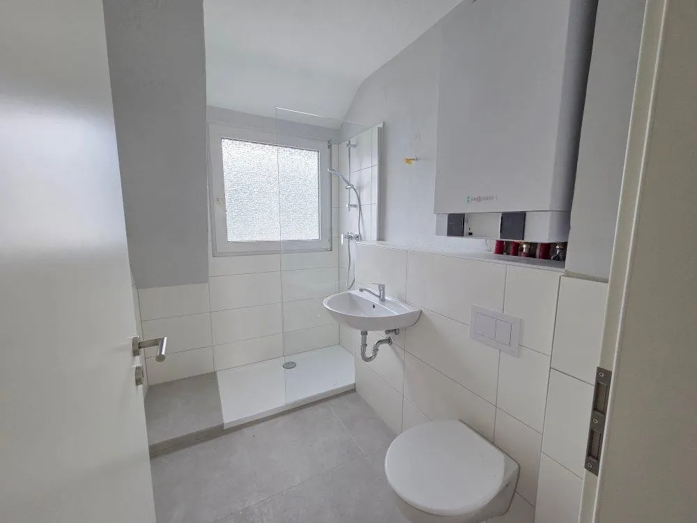 *** Erstbezug nach Modernisierung ! *** Helle 3-Zi-Dachgeschoss-Wohnung - Photo 1