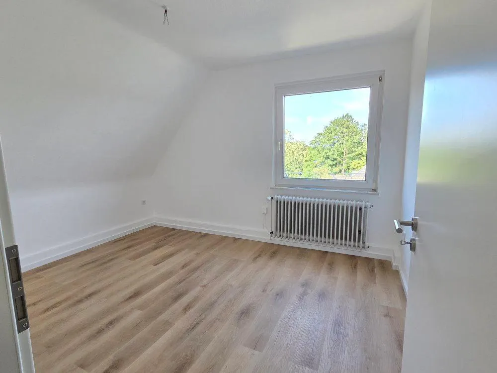 *** Erstbezug nach Modernisierung ! *** Helle 3-Zi-Dachgeschoss-Wohnung - Photo 1