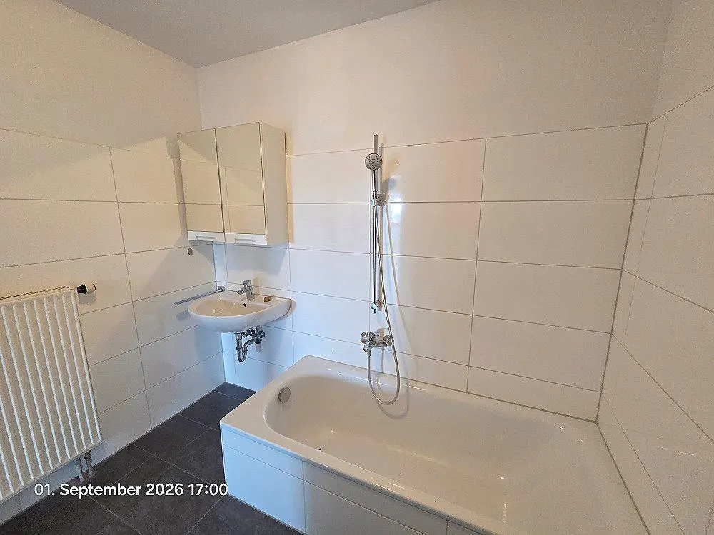 *** Renovierte 2-Zimmer-Dachgeschosswohnung Nahe Kliniken mit Fernblick!*** - Photo 3