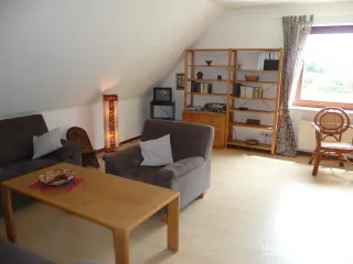 3 Zi. Whg., möbliert, 1 OG im 1-Familienhaus, komplett ausgestattet.