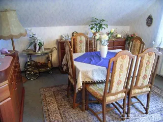 2 Zi.Whg., möbliert, gut gepflegte Wohnung im Grünen, 1. OG, mit Balkon.