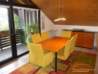 2 Zi.Whg., möbliert, im 1. OG eines 2-Familienhauses, saniere Whg. mit großer Loggia.