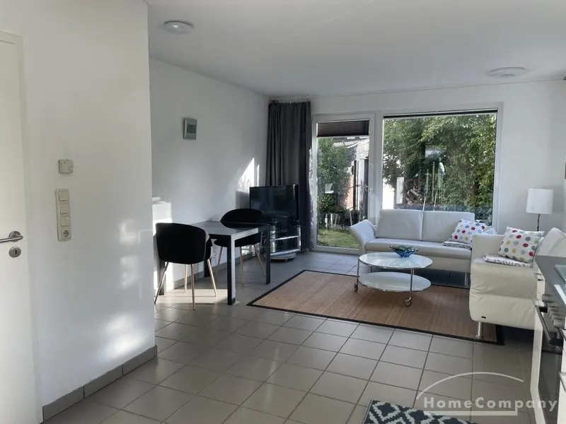 2 Zi.Whg. über 2 Ebenen, möbl., mit Terrasse.