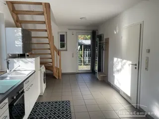 2 Zi.Whg. über 2 Ebenen, möbl., mit Terrasse.