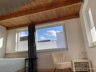 2 Zi.Whg. über 2 Ebenen, möbl., mit Terrasse.