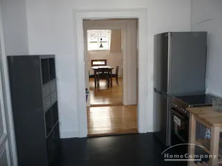 2 Zi.-Whg., möbliert, 2. OG, schöne Altbauwohnung in der guter, zentraler Lage.