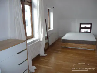 2 Zi.-Whg., möbliert, 2. OG, schöne Altbauwohnung in der guter, zentraler Lage.
