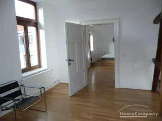 2 Zi.-Whg., möbliert, 2. OG, schöne Altbauwohnung in der guter, zentraler Lage.