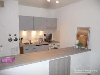 1 Zi. Whg., möbliert, 1. OG im Mehrfamilienhaus, mit Balkon.