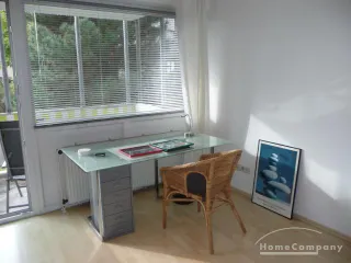 1 Zi. Whg., möbliert, 1. OG im Mehrfamilienhaus, mit Balkon.