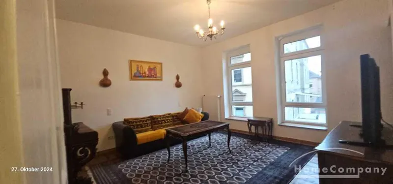 Große 3,5 Zi.-Altbauwhg., 2. OG, möbliert. Bad mit Wanne und Dusche, Balkon und kl. Garten zur gemeinschaftlichen Nutzung; Stellplatz vorhanden.
