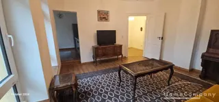 Große 3,5 Zi.-Altbauwhg., 2. OG, möbliert. Bad mit Wanne und Dusche, Balkon und kl. Garten zur gemeinschaftlichen Nutzung; Stellplatz vorhanden.