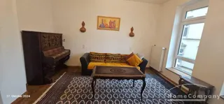 Große 3,5 Zi.-Altbauwhg., 2. OG, möbliert. Bad mit Wanne und Dusche, Balkon und kl. Garten zur gemeinschaftlichen Nutzung; Stellplatz vorhanden.
