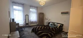 Große 3,5 Zi.-Altbauwhg., 2. OG, möbliert. Bad mit Wanne und Dusche, Balkon und kl. Garten zur gemeinschaftlichen Nutzung; Stellplatz vorhanden.