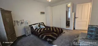 Große 3,5 Zi.-Altbauwhg., 2. OG, möbliert. Bad mit Wanne und Dusche, Balkon und kl. Garten zur gemeinschaftlichen Nutzung; Stellplatz vorhanden.
