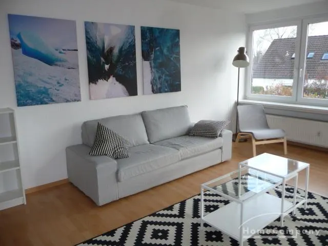 4 Zi.Whg., möbliert, 1. OG, mit Balkon.