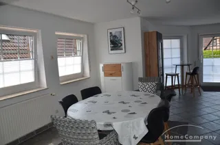 Großes Haus, möbliert, 6 Zimmer, Terrasse /Garten, Balkon, geeignet für bis zu 6 bis 8 Personen.