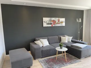Sehr schöne 3 Zi.-Whg., möbliert. Mit Balkon.